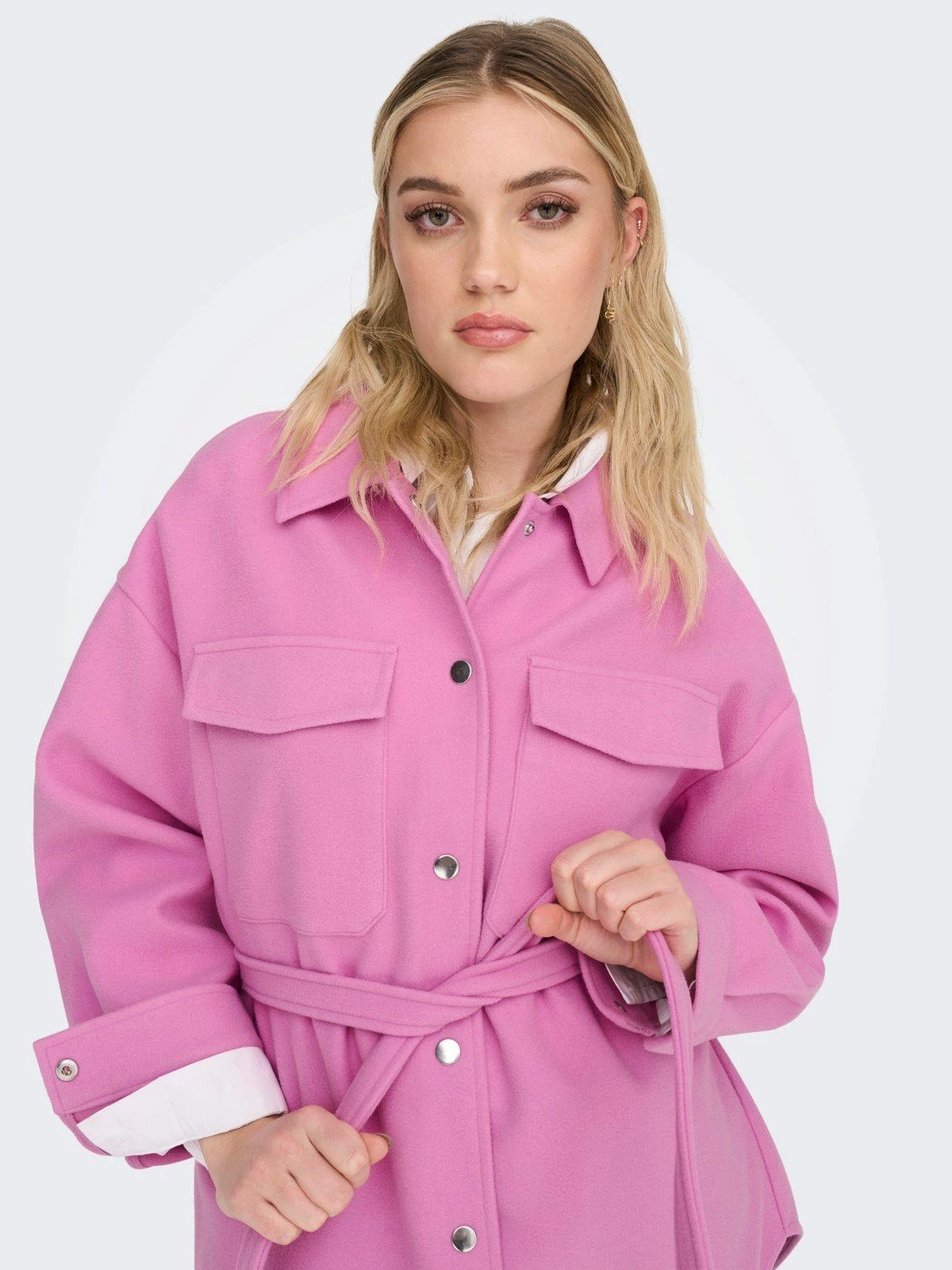 Only Hemdjacke »ONLY Dame Hemd-Jacke OnlNew Nea Oversize Shacket Übergangs-Jacke Gürtel« 8 Only Hemdjacke »ONLY Dame Hemd-Jacke OnlNew Nea Oversize Shacket Übergangs-Jacke Gürtel« – Bild 6