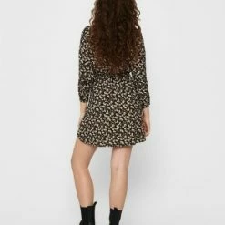 ONLY Bluse Langarm ONLCORY L/S V-NECK TUNIC WVN NOOS, Black/SARAH DITSY FLOWER -ONLY SHOP 854b5ad8 83a7 1bbd 7f14 602ab45712d7 600x600