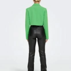 ONLY Blazer ONLMAIA L/S CROPPED BLAZER CC TLR, Vibrant Green 11 ONLY Blazer ONLMAIA L/S CROPPED BLAZER CC TLR, Vibrant Green -ONLY SHOP b82ad861 9336 4886 a814 6e2cb46bedfa 600x600